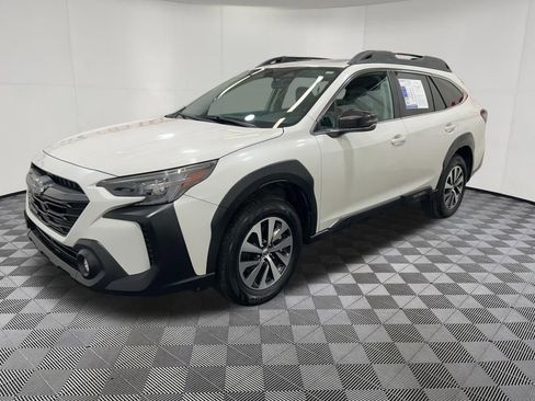 Used 2025 Subaru Outback Premium AWD/4WD image 4