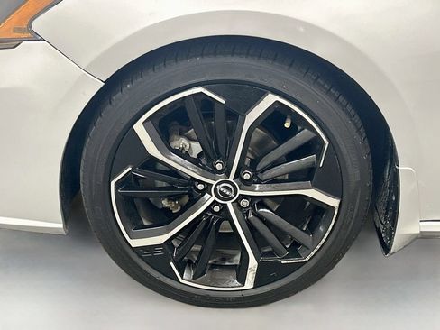 Used 2023 Nissan Altima 2.5 SR w/ SR Premium Package FWD image 29