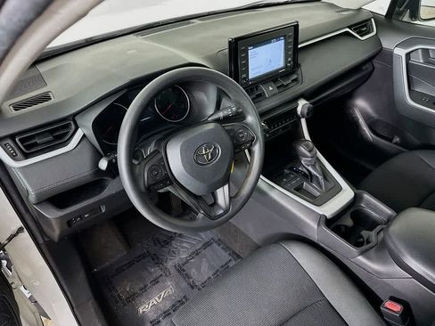 Used 2021 Toyota RAV4 LE FWD image 2
