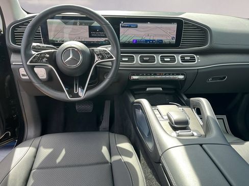 Used 2026 Mercedes-Benz GLS 450 4MATIC image 7