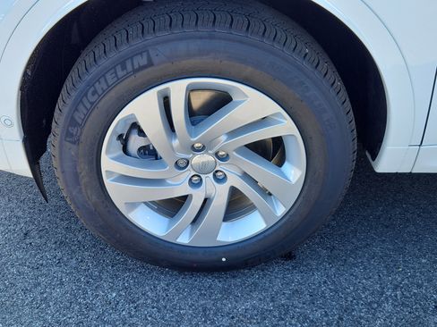 Certified 2025 Land Rover Discovery Sport S image 9