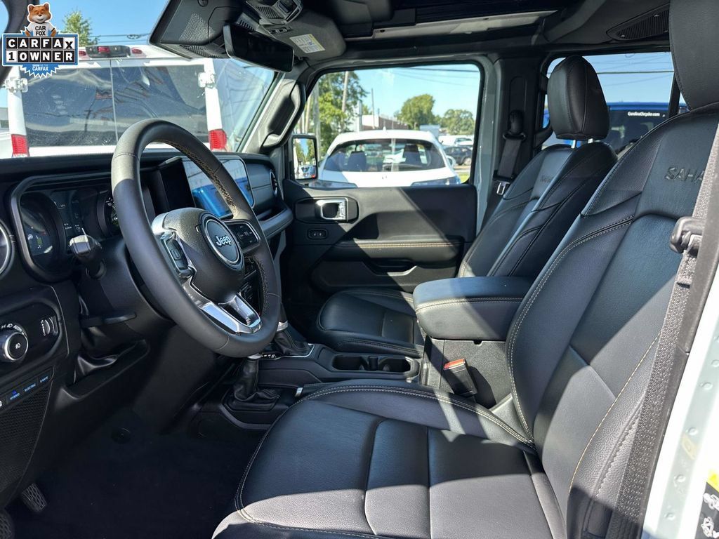 Used 2024 Jeep Wrangler Unlimited Sahara w/ Technology Group AWD/4WD image 14