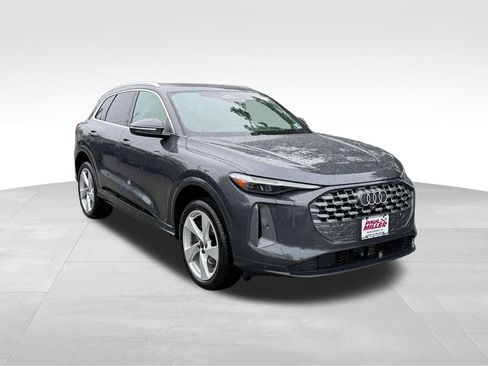 Used 2025 Audi Q5 Premium w/ Premium Plus AWD/4WD image 3
