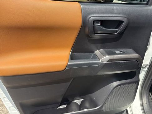 Used 2019 Toyota Tacoma SR5 AWD/4WD image 23