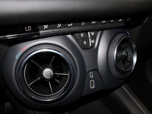 Used 2023 Chevrolet Blazer LT image 29