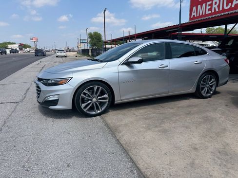Used 2022 Chevrolet Malibu LT FWD image 1