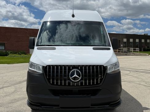 Used 2021 Mercedes-Benz Sprinter 2500 image 2