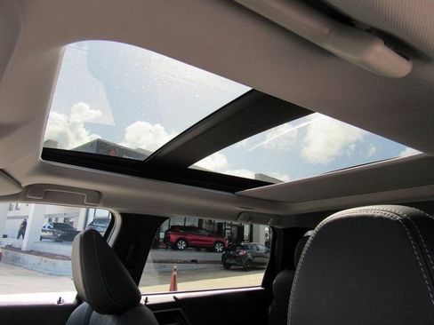 New 2025 Mitsubishi Outlander SE image 15