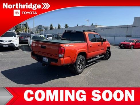 Used 2017 Toyota Tacoma TRD Sport w/ Tow Package RWD image 4