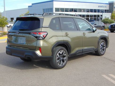 Certified 2025 Subaru Forester Premium AWD/4WD image 4