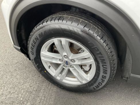 Used 2021 Ford Explorer XLT w/ Equipment Group 202A image 9