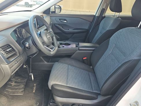 Used 2023 Nissan Rogue SV image 5