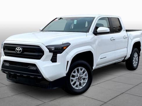 Used 2024 Toyota Tacoma SR5 image 2
