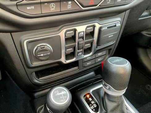 Used 2021 Jeep Gladiator Sport AWD/4WD image 17
