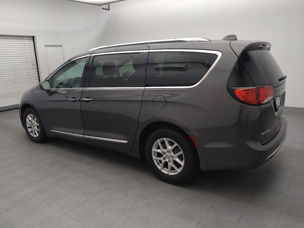 Used 2020 Chrysler Pacifica Touring-L FWD image 3