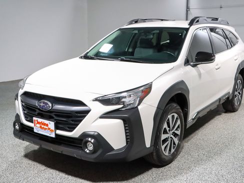 Used 2023 Subaru Outback Premium AWD/4WD image 31