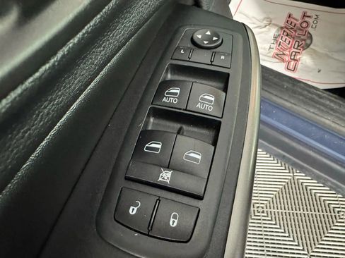 Used 2021 Jeep Cherokee Latitude Lux w/ Comfort/Convenience Group FWD image 39