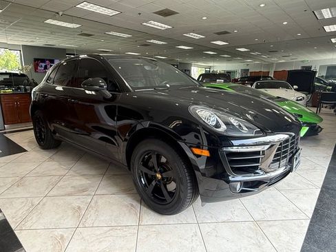 Used 2018 Porsche Macan AWD/4WD image 1