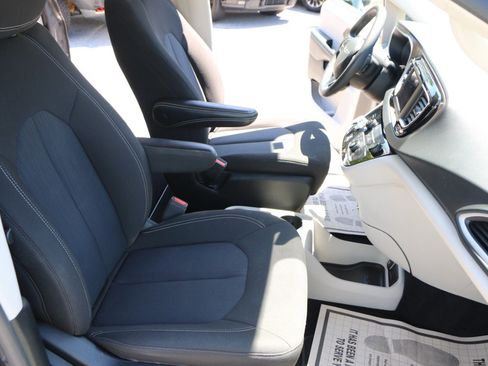 Used 2023 Chrysler Voyager LX FWD image 25