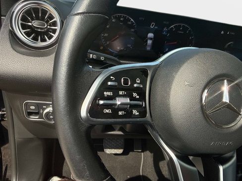 Used 2023 Mercedes-Benz GLB 250 image 27
