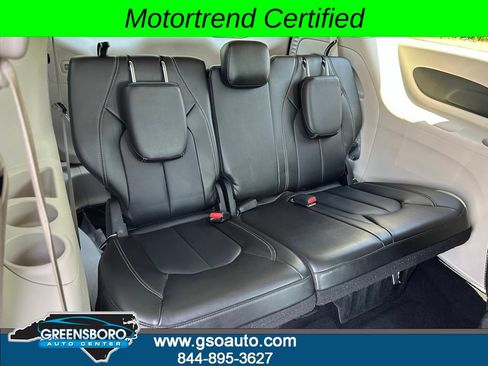 Used 2024 Chrysler Pacifica Touring-L FWD image 19