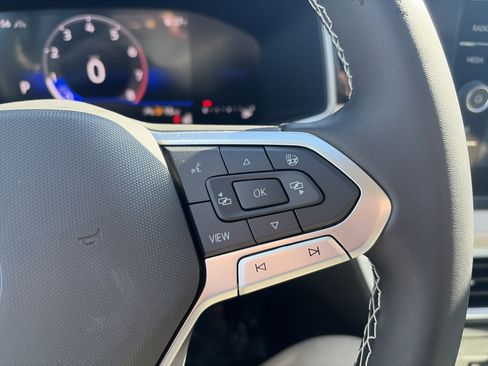 New 2026 Volkswagen Taos SE image 24