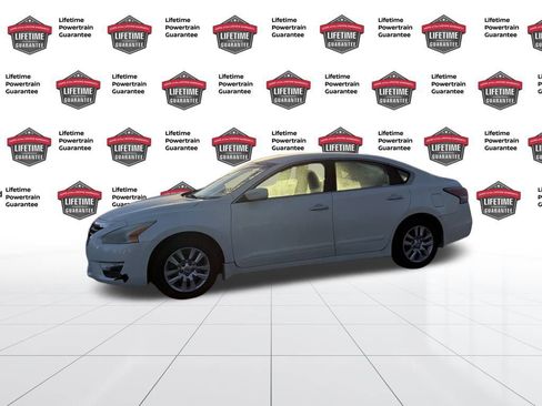 Used 2015 Nissan Altima 2.5 S w/ Power Driver Seat Package image 2