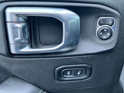 Used 2022 Jeep Wrangler Unlimited Sahara w/ Cold Weather Group image 13