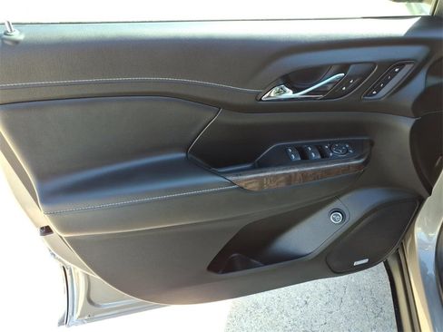 Used 2022 GMC Acadia Denali w/ Denali Ultimate Package image 17