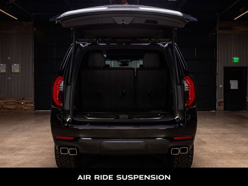 Used 2026 GMC Yukon Denali w/ Denali Reserve Package image 9