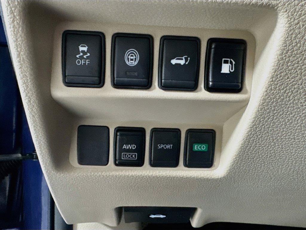 Used 2020 Nissan Rogue SV AWD/4WD image 16