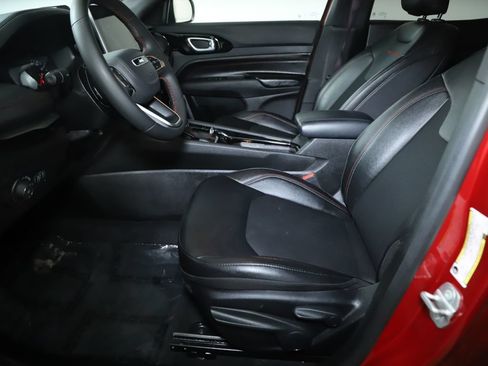 Used 2025 Jeep Compass Trailhawk AWD/4WD image 18