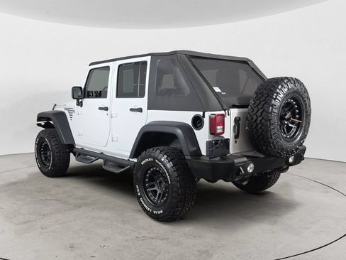 Used 2015 Jeep Wrangler Unlimited Rubicon AWD/4WD image 3