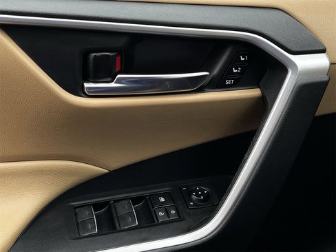 Used 2023 Toyota RAV4 XLE Premium image 21