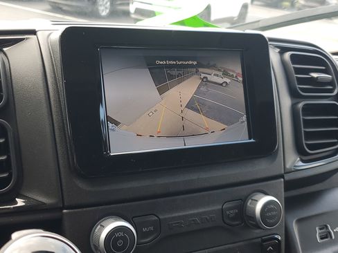 Used 2025 RAM ProMaster 2500 w/ Convenience Group image 15