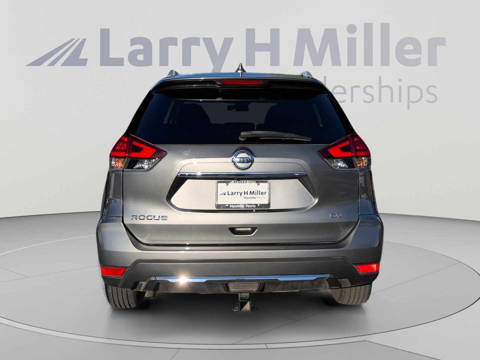 Used 2017 Nissan Rogue SV w/ SV Premium Package FWD image 4