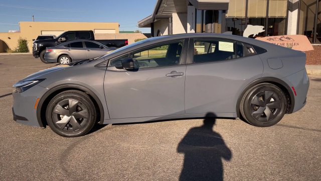 Used 2025 Toyota Prius LE FWD image 7