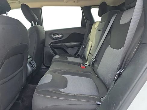 Used 2016 Jeep Cherokee Sport FWD image 14