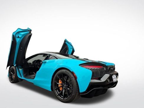Used 2025 McLaren Artura Spider image 16