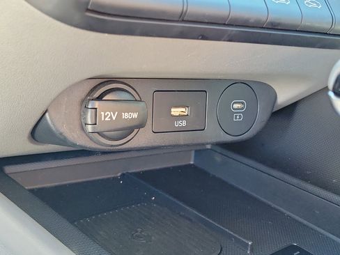 Used 2025 Hyundai Elantra Sport FWD image 28