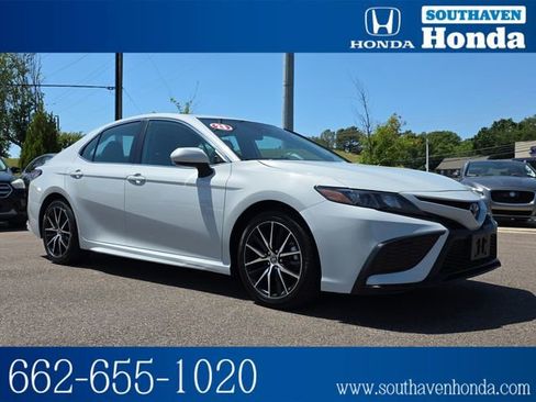 Used 2023 Toyota Camry SE FWD image 1