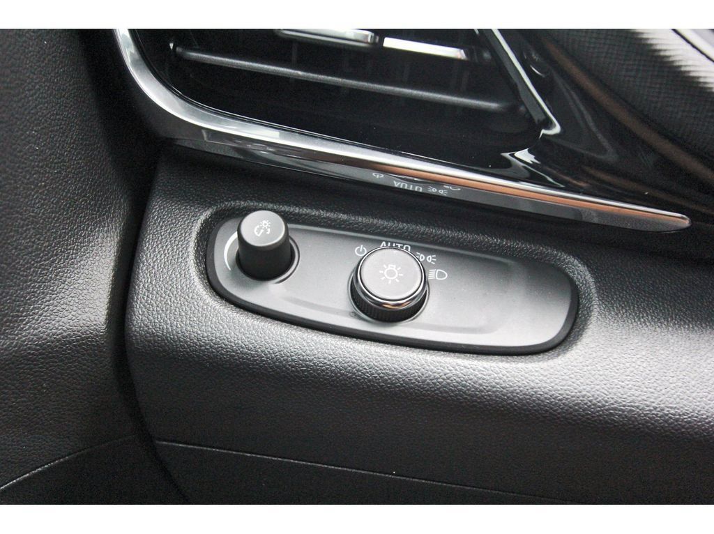 Used 2025 Buick Envista Sport Touring w/ Convenience I Package FWD image 19