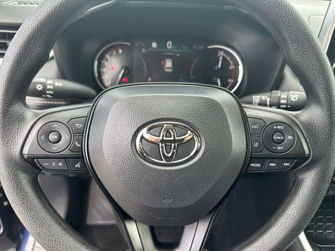 Used 2025 Toyota RAV4 XLE image 28