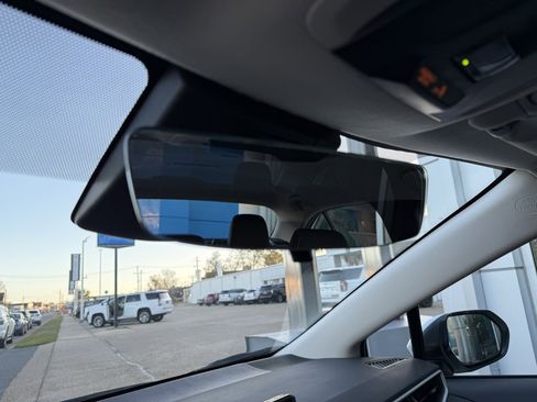 Used 2025 Toyota Corolla LE image 19