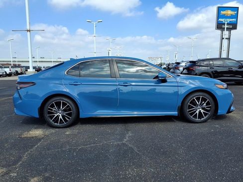 Used 2024 Toyota Camry SE FWD image 9