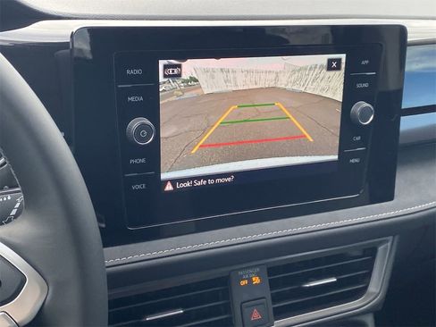 New 2026 Volkswagen Taos SE image 23