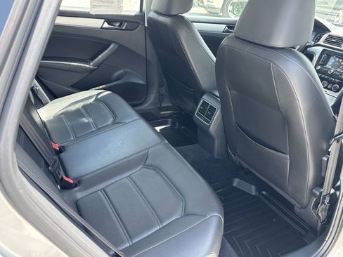 Used 2013 Volkswagen Passat TDI SE FWD image 7