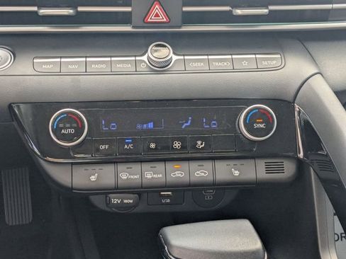 Used 2025 Hyundai Elantra SEL FWD image 20