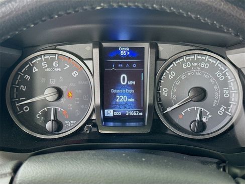 Used 2022 Toyota Tacoma TRD Off-Road image 24