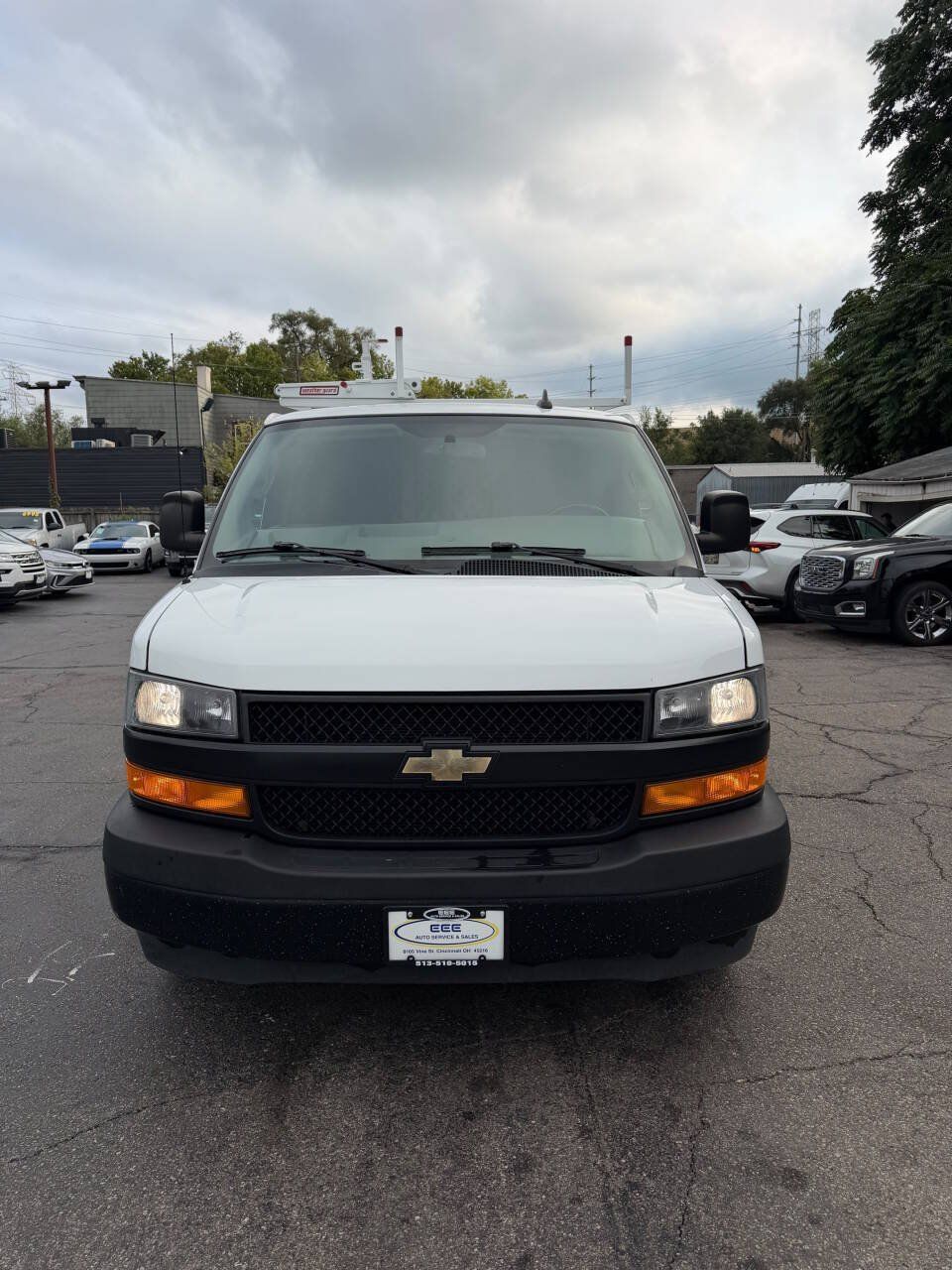 Used 2021 Chevrolet Express 2500 w/ Driver Convenience Package RWD image 3